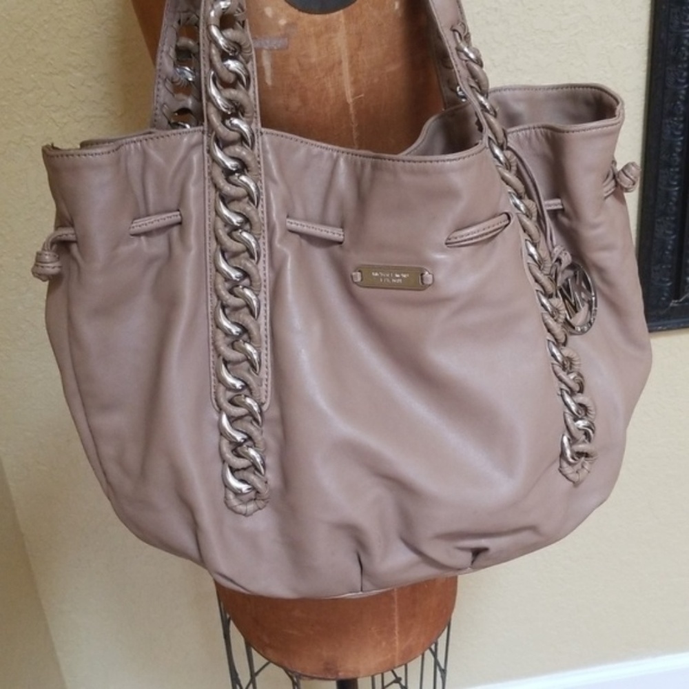MICHAEL KORS LAMB LEATHER TAN AND SILVER PURSE